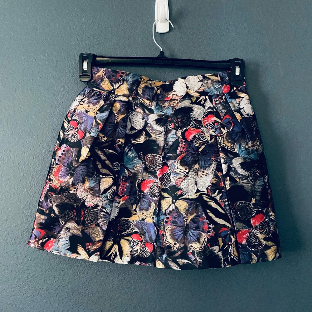 Valentino Spa Skirt size 38 Made in Italy silk skirt 100% womens size 2